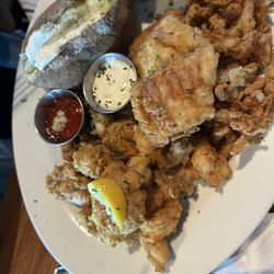 Chesapeake's Seafood Restaurant - Fried seafood platter
