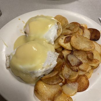 Los Sombreros Grill Cafe - Eggs Benedict - Mexican Near Me - Baraboo, Wisconsin