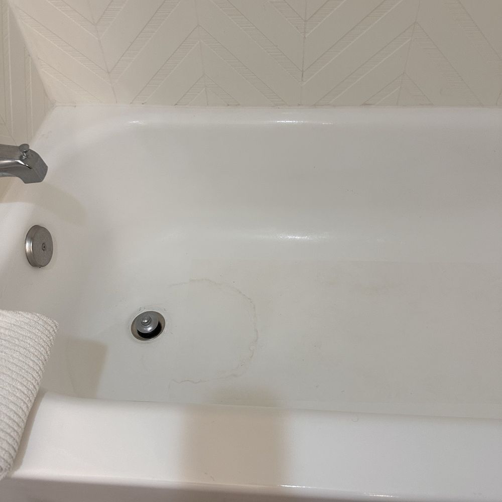 Delta Hotels by Marriott - Tub stains. Front desk explained every hotel room has this because of the hard water stains. - Hotels Near Me - Jacksonville, Florida Delta Hotels by Marriott - Tub stains. Front desk explained every hotel room has this because of the hard water stains. - Hotels Near Me - Jacksonville, Florida