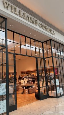 Williams-Sonoma by null