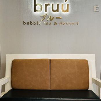 Bruu Cafe - Swing inside seating - Bubble Tea Near Me - Overland Park, Kansas