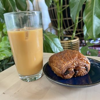 Cafe Conmigo - Cold brew and chocolate croissant - Coffee & Tea Near Me - Wexford, Pennsylvania