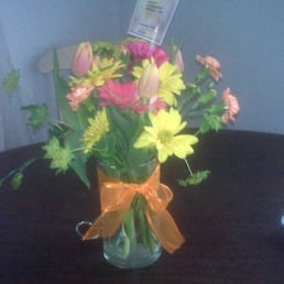 My Mother's Pathetic Bouquet from Nancy Sells Flowers -NOT what I ordered for $70 !!! My Mother's Pathetic Bouquet from Nancy Sells Flowers -NOT what I ordered for $70 !!!