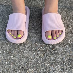 Classy Nails Gel Pedicure