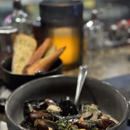 Steamed mussels