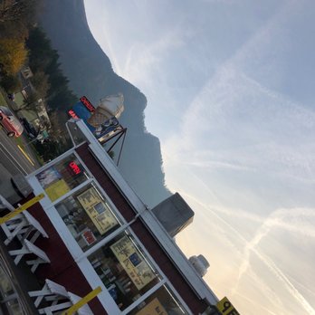 East Wind Drive-In - The little drive thru - American Near Me - Cascade Locks, Oregon East Wind Drive-In - The little drive thru - American Near Me - Cascade Locks, Oregon