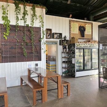 Fieldwork Brewing - Indoor seating and to-gos - Breweries Near Me - Napa, California