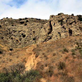 El Scorpion Canyon Park - Path to entrance of Cave of Munits - Hiking Near Me