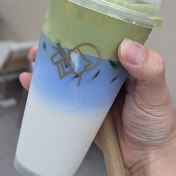 HeyTea - Cloud Coconut Blue Drink - Bubble Tea Near Me - Rockville, Maryland