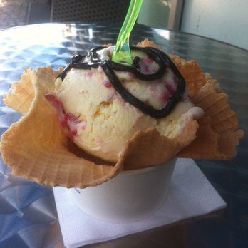 Misch Misch - Vaniljeis med hinbær. - Ice Cream & Frozen Yogurt Near Me - Berlin, BE Misch Misch - Vaniljeis med hinbær. - Ice Cream & Frozen Yogurt Near Me - Berlin, BE