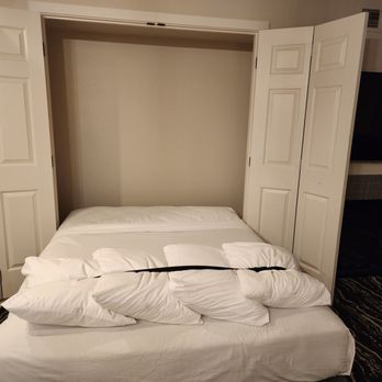 WorldMark Angels Camp - Murphy bed  next to kitchen - Hotels Near Me - Angels Camp, California