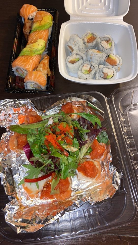 Food from Mamasang Sushi & Grill