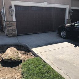 Perfectly paved driveway and walking path with excellent stone column work.