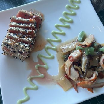 Douglas Lake Bar & Steakhouse - Ahi tuna appetizer - Bars Near Me - Pellston, Michigan