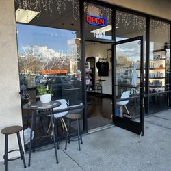 88 West Salon & Lounge - Outside view of Versailles West