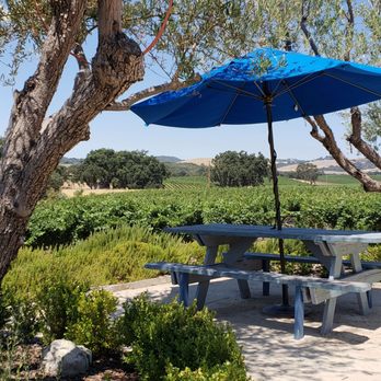 J Dusi Wines - Picnic areas! - Wine Tasting Room Near Me - Paso Robles, California