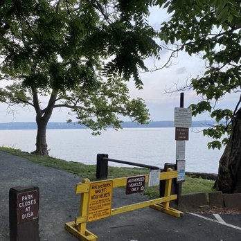 Nyack Beach State Park - Waterfront walking/bike path - Parks Near Me - Upper Nyack, New York