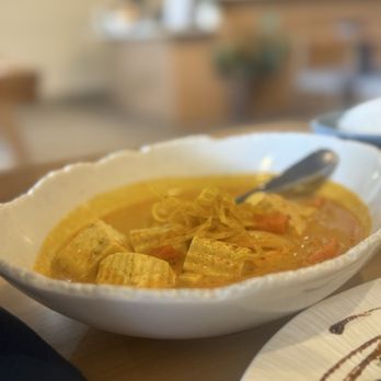 Manon - Yellow curry with tofu - Thai Near Me - Fullerton, California