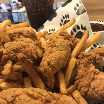 Black Bear Diner Beaverton - Chicken strip basket w/ fries - American Near Me - Beaverton, Oregon