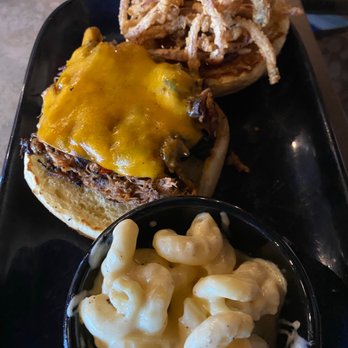 Brooklyn's Backyard - Pulled pork sandwich with a side of macaroni & cheese - New American Near Me - Ocala, Florida