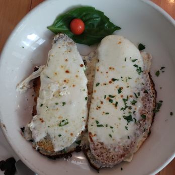 Via Baci - Cheese garlic bread (there were 3 pieces) - Italian Near Me - Lone Tree, Colorado Via Baci - Cheese garlic bread (there were 3 pieces) - Italian Near Me - Lone Tree, Colorado