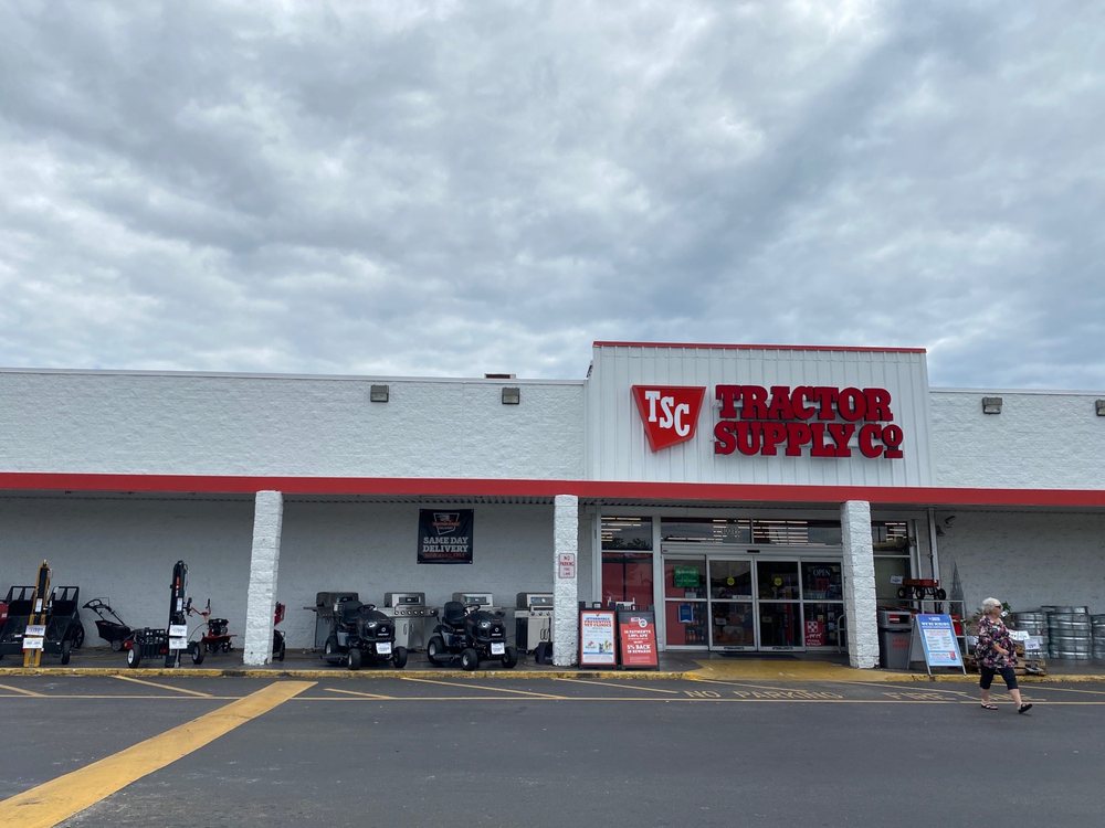 Tractor Supply Image