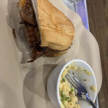 Tavern on Main - Bbq beef sandwich, bacon mac n cheese - Burgers Near Me - Visalia, California Tavern on Main - Bbq beef sandwich, bacon mac n cheese - Burgers Near Me - Visalia, California