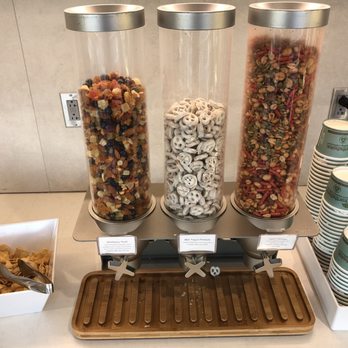 Admirals Club - Snacks - Airport Lounges Near Me - Houston, Texas