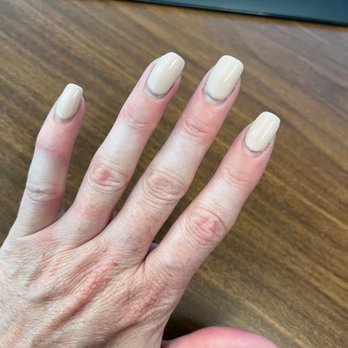 AQ Nail Spa - Horrible chipped nails after 6 days from an acrylic fill with gel polish - Nail Salons Near Me - St Louis, Missouri