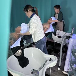 Mimosa Head Spa - Neck and shoulder massage