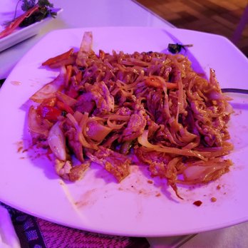 Thai Star Restaurant  - Dyer Ave - Pad Kee Mao Noodle - Thai Near Me - Cranston, Rhode Island