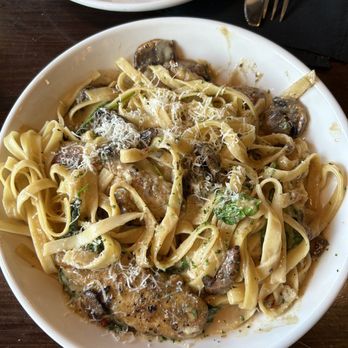 Olive Garden Italian Restaurant - Chicken marsala fettuccine - Italian Near Me - Brooklyn, New York Olive Garden Italian Restaurant - Chicken marsala fettuccine - Italian Near Me - Brooklyn, New York