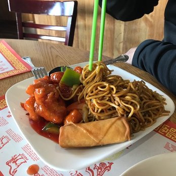 China Delight - Lunch Special: Chow Mein & Sweet Sour Chicken - Chinese Near Me - Oakhurst, California China Delight - Lunch Special: Chow Mein & Sweet Sour Chicken - Chinese Near Me - Oakhurst, California