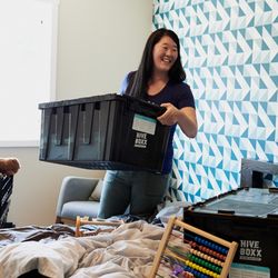 HiveBoxx - Gotta love a box that can "handle" your move!