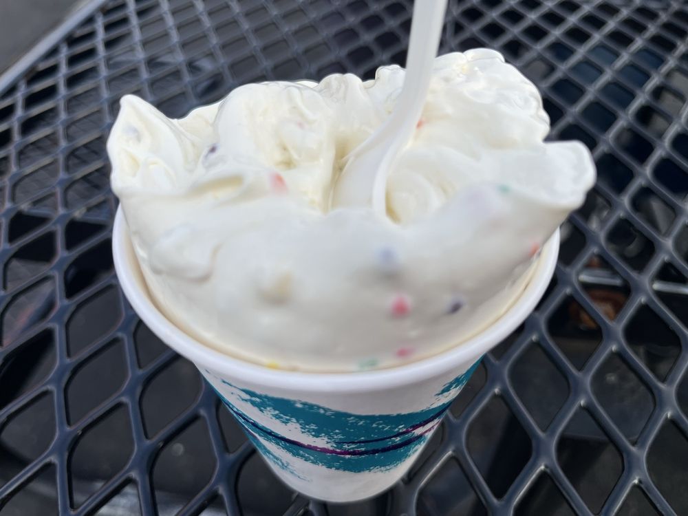 Ro's Custard Creations Logo