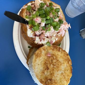 Splash Cafe - Sourdough Bread Bowl of Loaded Clam Chowder - American Near Me - Pismo Beach, California