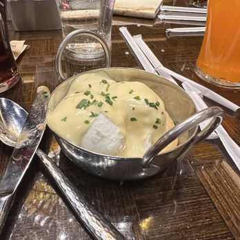 Wicked Spoon - Eggs Benedict, terrible plating! - Buffets Near Me - Las Vegas, Nevada