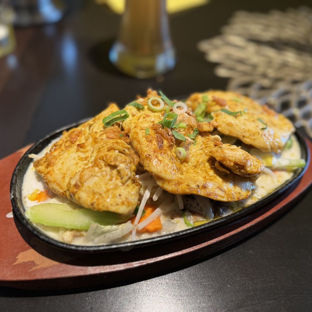 Kim Lan Asia - #25 Curry chicken with coconut milk, vegetable and a hint of lemongrass. - Vietnamese Near Me - Wiesbaden, HE Kim Lan Asia - #25 Curry chicken with coconut milk, vegetable and a hint of lemongrass. - Vietnamese Near Me - Wiesbaden, HE