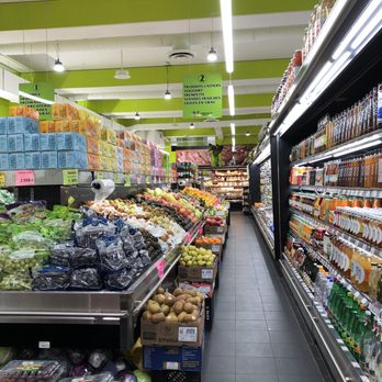 Supermarché Mile End - Section fruits et légumes - Grocery Near Me - Montreal, Quebec Supermarché Mile End - Section fruits et légumes - Grocery Near Me - Montreal, Quebec