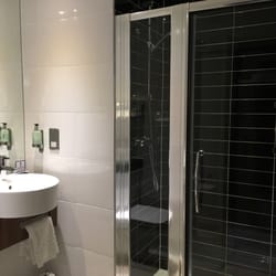 Holiday Inn Express Edinburgh Airport - Bathroom is small, but posh.