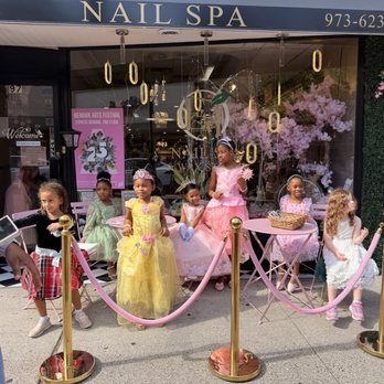 Earth and Mani Spa - Nail Salons Near Me - Newark, New Jersey