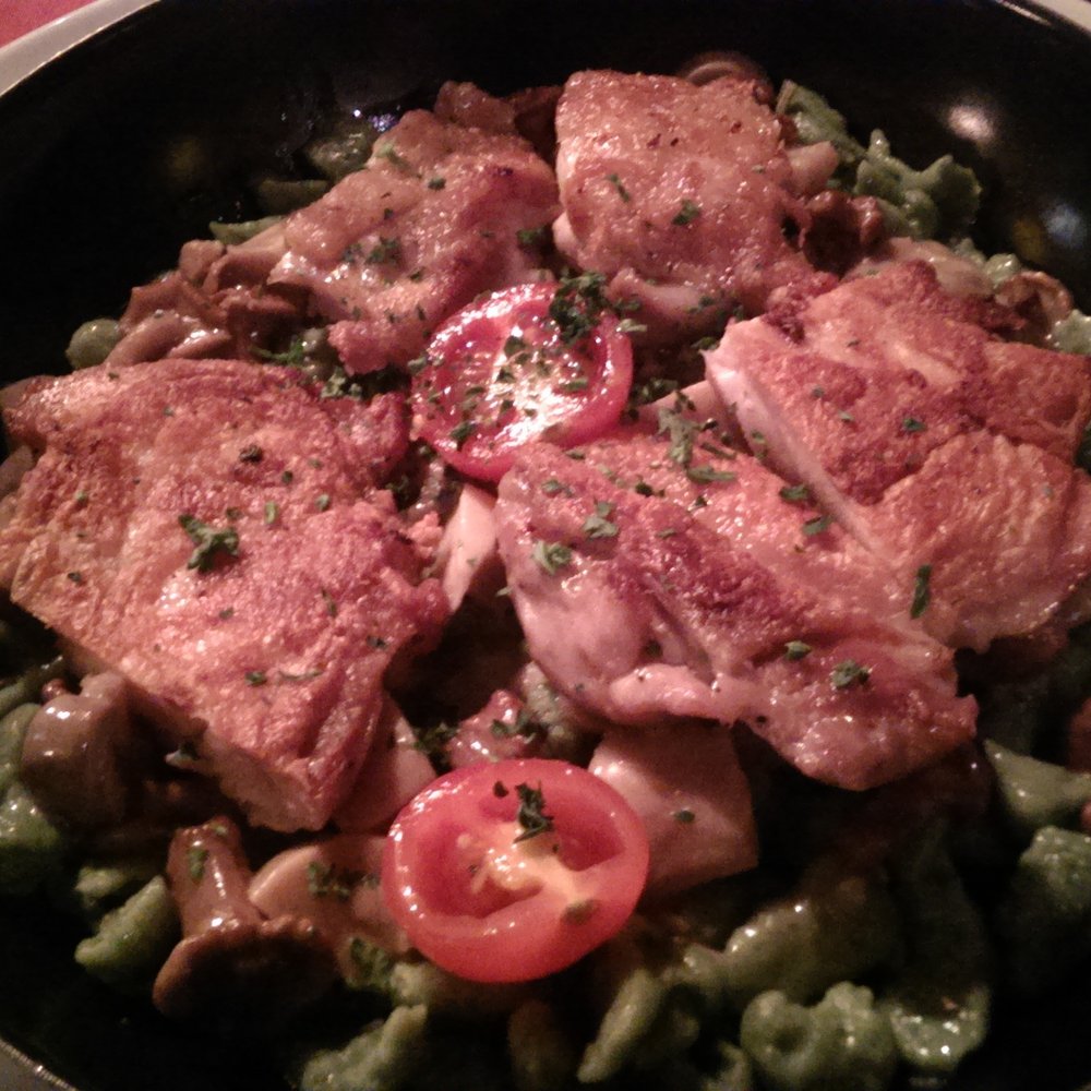 Kitzloch - Kitzlochpfanne (crispy skin boneless chicken leg with spinach "spätzle" and mushrooms) - Bars Near Me - Ischgl, 7