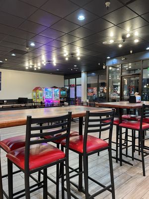 Round Table Pizza by null