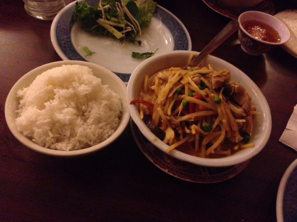 Order Red Curry food online from Thang Long Thai & Vietnamese store, Madison Heights on bringmethat.com