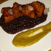 Foto zu Papalótl - Berlin, Deutschland. Chicharron en mole verde y frijoles
- furchtbar trocken