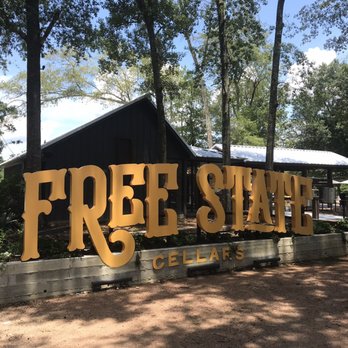 Free State Cellars - Front of tasting room - Wine Tours Near Me - Orange, Texas
