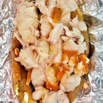 James Hook & Co - Large Lobster Roll with Butter - Seafood Near Me - Boston, Massachusetts