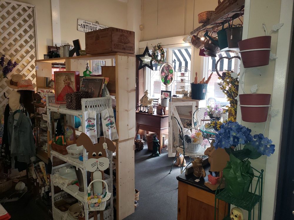 DIAMOND ANTIQUES Updated October 2024 10 Photos 122 E 4th Ave