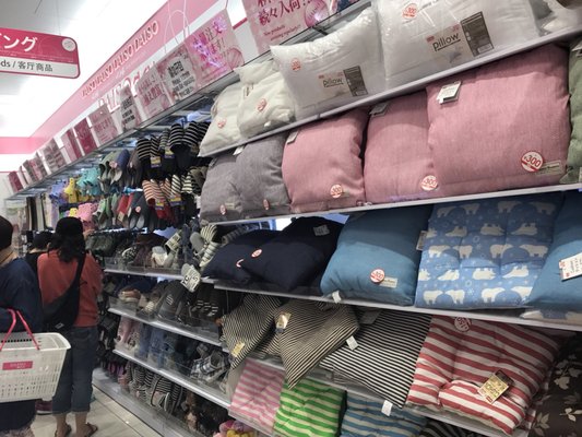 Daiso Shinsaibashi 26 Photos 13 Reviews Discount Store 中央区南船場3 10 3 中央区 大阪市 大阪府 Japan Phone Number Yelp