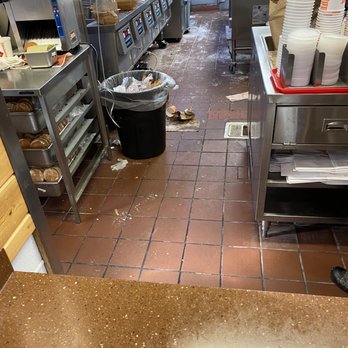 Popeyes Louisiana Kitchen - Kitchen gross - June 3rd 2021 - Chicken Wings Near Me - Tulare, California Popeyes Louisiana Kitchen - Kitchen gross - June 3rd 2021 - Chicken Wings Near Me - Tulare, California